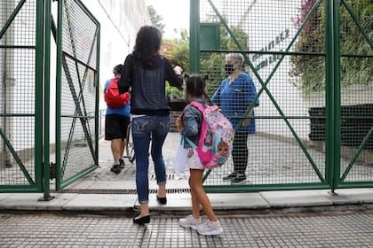 El primer día de clases en la escuela Dr. Mateo Aturo Bas, en el Abasto, Buenos Aires