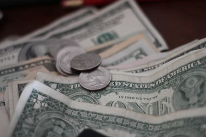 El primer día del año, 21 estados de EE.UU. aumentaron su salario mínimo, lo que beneficia a más de 9 millones de trabajadores