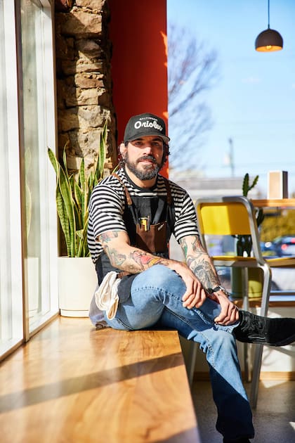 El primer emprendimiento gastronómico de Raba en Maryland fue Clavel, también un homenaje a su bisabuela que era amante de esas flores