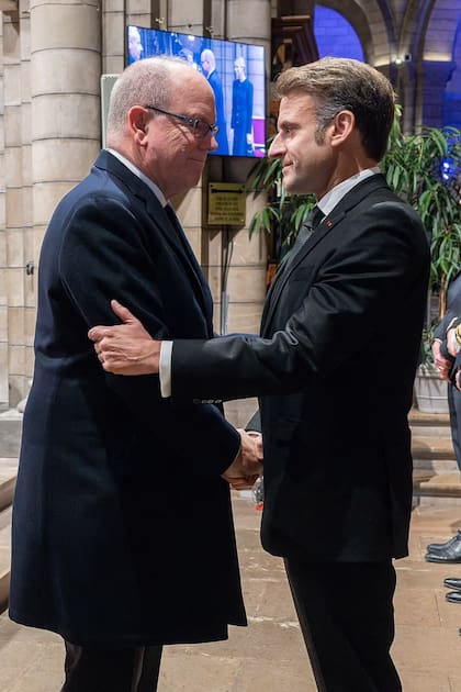 El primer encuentro entre Alberto y Macron. Según informó Monaco-Matin, después de la eremonia, el príncipe recibió al Presidente en el palacio.