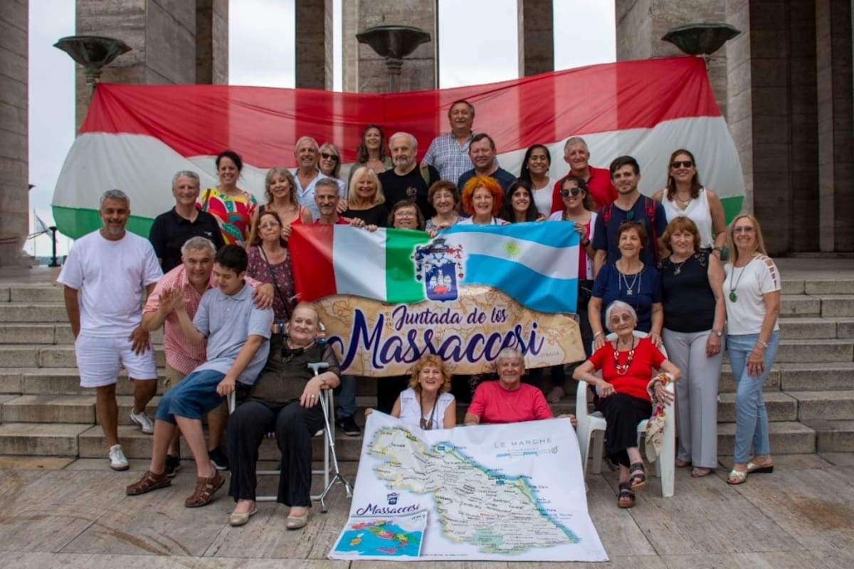 El primer encuentro se realizó el 10 de diciembre de 2022 en el Monumento a la Bandera, en Rosario