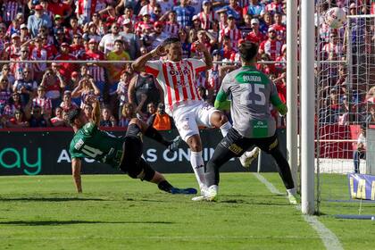 El primer gol de Unión ante Banfield: Diego Polenta convierte ante Bologna en Santa Fe, para el triunfo del Tatengue 2-1