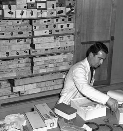 La primer tienda de marroquinería en Florencia, Guccio Gucci, el ex botones del Hotel Savoy en Londres, apostó al mercado del lujo y comenzó a producir valijas y bolsos de cuero para la gente más adinerada