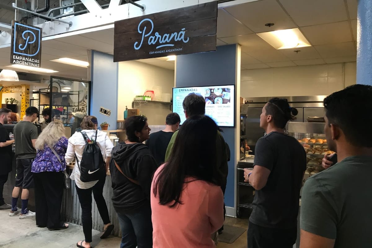 El primer local propio de "Paraná Empanadas" es de 2015.