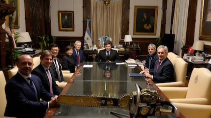 El primer mandatario mantuvo un encuentro con autoridades de DayOne Data y Tesla