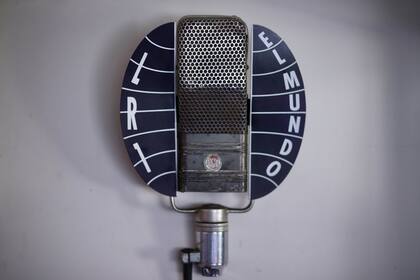 El primer micrófono de Radio El Mundo