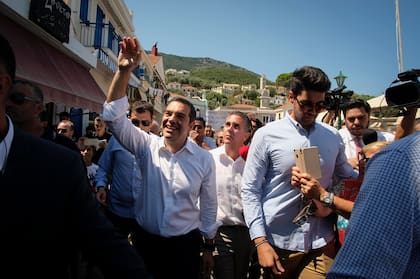 El primer ministro Alexis Tsipras confirmó que el país salió oficialmente del último de los estrictos planes de rescate que regulan su economía desde 2010