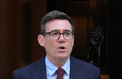 El primer ministro británico, Andy Burnham, en 10 Downing Street.
