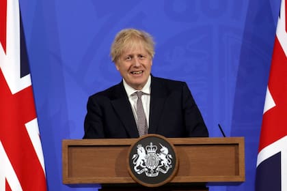 El primer ministro británico Boris Johnson anunciando el relajamiento de las medidas de cuarentena