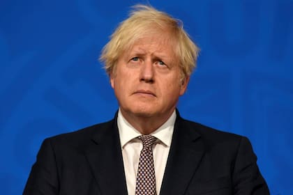 El primer ministro británico, Boris Johnson, decidió aislarse por haber estado en contacto con su ministro de Salud, Sajid Javid, que había dado positivo por coronavirus. (Daniel Leal-Olivas/Pool Photo vía AP)