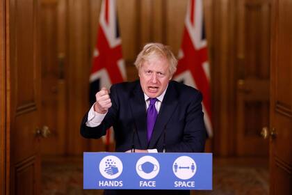 El primer ministro británico, Boris Johnson, habla durante una conferencia de prensa virtual en el número 10 de Downing Street en el centro de Londres el 2 de diciembre de 2020.