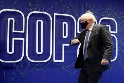 El primer ministro británico, Boris Johnson, llega a la cumbre Cop26 en el Scottish Event Campus (SEC) de Glasgow,  (Phil Noble, Pool vía AP)