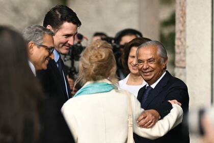 El primer ministro canadiense, Justin Trudeau, llega al funeral de Aga Khan IV, (Photo by PATRICIA DE MELO MOREIRA/AFP via Getty Images)