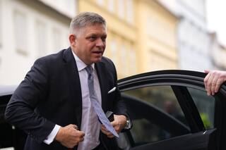 Atacaron a tiros al primer ministro de Eslovaquia: está hospitalizado