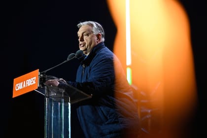 El primer ministro de Hungría, Viktor Orban, asiste al mitin de cierre de campaña del partido en el gobierno, Fidesz, Budapest, Hungría, el sábado 11 de abril de 2026