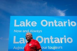 Premier de Ontario responde al “lago Estados Unidos” de Trump con un gran letrero de “lago Ontario”