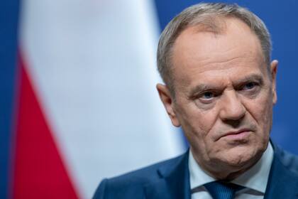 El primer ministro de Polonia Donald Tusk habla en conferencia de prensa junto a la primera ministra de Lituania Ingrida Simonyte
