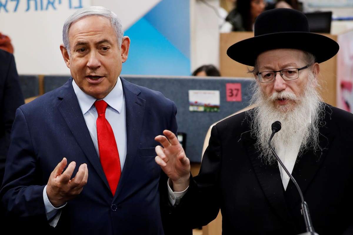 El primer ministro israelí, Benjamin Netanyahu, junto a Yaakov Litzman