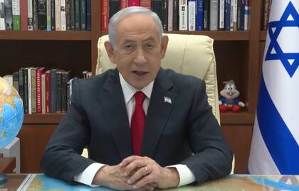 El primer ministro israelí, Benjamin Netanyahu, al anunciar la muerte de los dos dirigentes iraníes