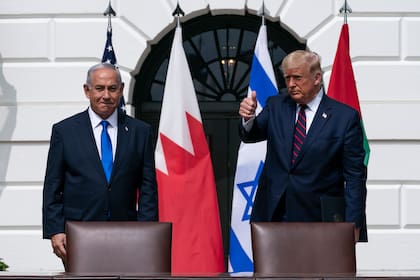 El primer ministro israelí, Benjamin Netanyahu, y el presidente de Estados Unidos, Donald Trump, se preparan para marcharse tras la ceremonia de firmas de los Acuerdos de Abraham en el jardín sur de la Casa Blanca, el 15 de septiembre de 2020 en Washington.