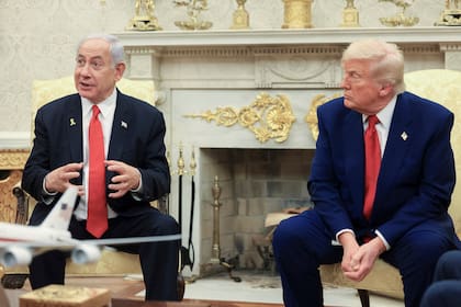 El primer ministro israelí Benjamin Netanyahu y el presidente estadounidense Donald Trump en su reunión en la Oficina Oval de la Casa Blanca en Washington el 7 de abril del 2025.