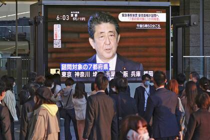 El primer ministro japonés Shinzo Abe afirmó que su gobierno planea declarar el estado de emergencia por el coronavirus