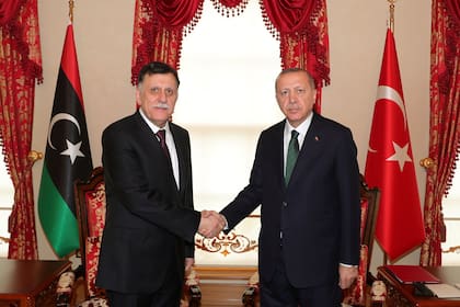 El primer ministro libio, Fayez al-Sarraj, fue recibido ayer por Erdogan en Estambul