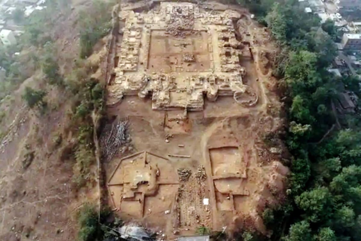 El primer monasterio budista descubierto en la cima de una montaña en la India era gobernado por monjas