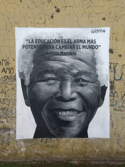 El primer mural de Griffa fue en Casilda sobre Nelson Mandela