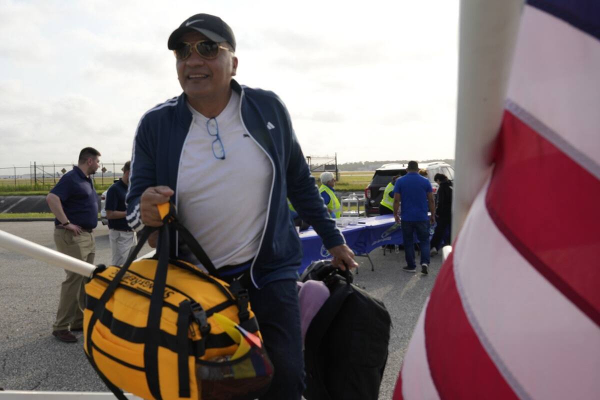 El primer operativo oficial del programa “Vuelta a Casa” trasladó a migrantes hondureños y colombianos que accedieron a salir del país de forma voluntaria