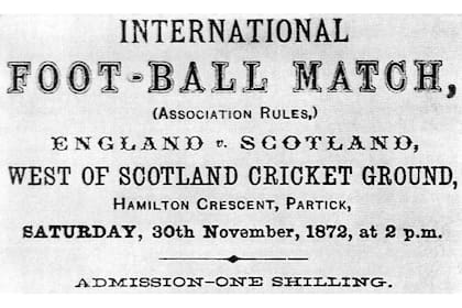 El primer partido oficial de la historia del fútbol: Inglaterra vs. Escocia. Fue en 1872 e igualaron 0 a 0.