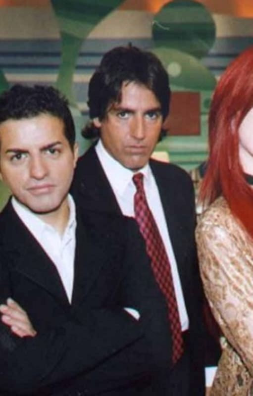 El primer "plantel" de Los Profesionales de siempre. Viviana Canosa siempre al frente, con panelistas de lujo: Ángel de Brito, Paul García Navarro y Augusto Tartúfoli. El primer programa salió al aire en enero de 2003.