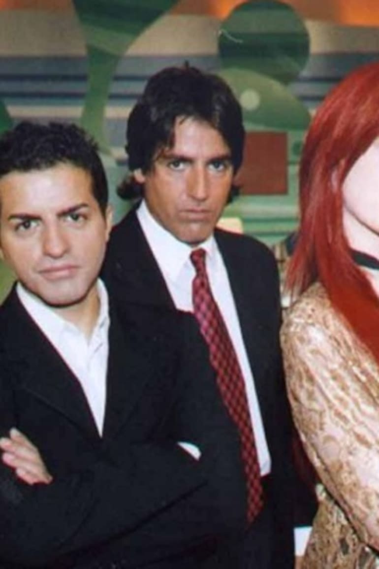 El primer "plantel" de Los Profesionales de siempre. Viviana Canosa siempre al frente, con panelistas de lujo: Ángel de Brito, Paul García Navarro y Augusto Tartúfoli. El primer programa salió al aire en enero de 2003.
