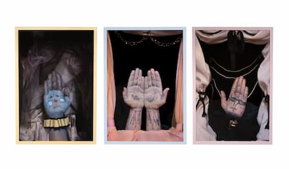 El primer premio del certamen anual que organiza la Fundación Klemm fue para la artista Malena Pizani con "El funeral del payaso triste / Paisaje para manos / Carnaval", de la serie “Teatrinos para manos”