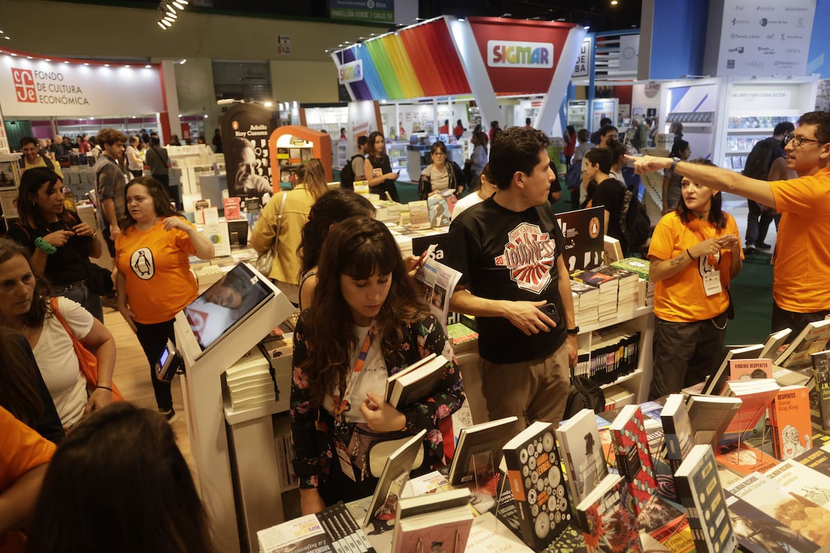 El primer sábado de la Feria del Libro tuvo gran convocatoria de público