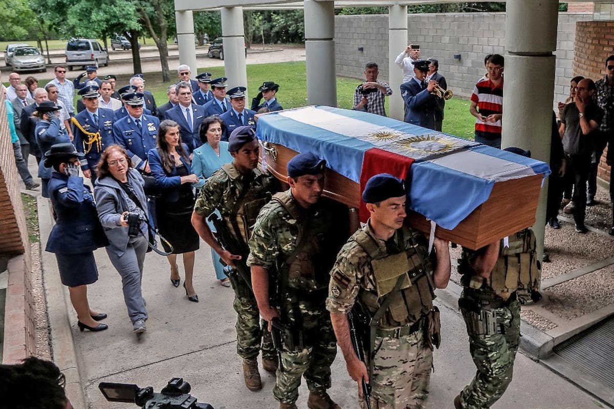El primer soldado caído en Malvinas que regresó al continente ya descansa con su hijo