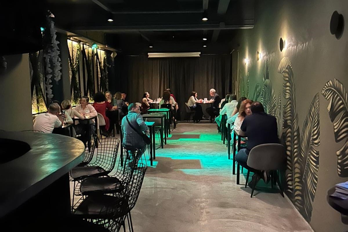 El primer speed dating de la Argentina surgió a finales de 2002 y estaba pensado únicamente para la comunidad judía