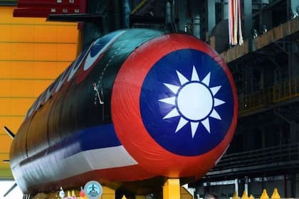 El primer submarino de fabricación nacional de Taiwán fue lanzado en la ciudad portuaria de Kaohsiung