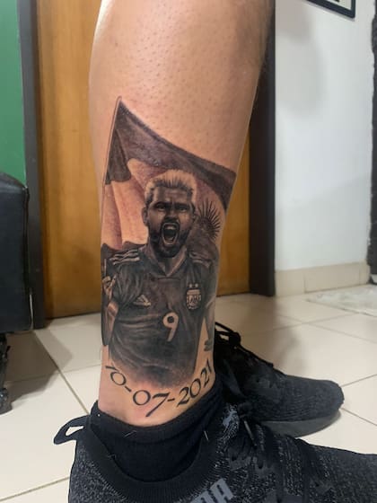 El primer tatuaje de Bran en homenaje al Kun Agüero