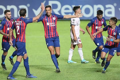 El primero: Di Santo festeja su gol.