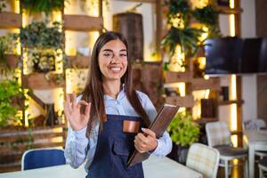 El principal sector de las pequeñas empresas hispanas es el de bienes de consumo, ventas minoristas, comercio electrónico.