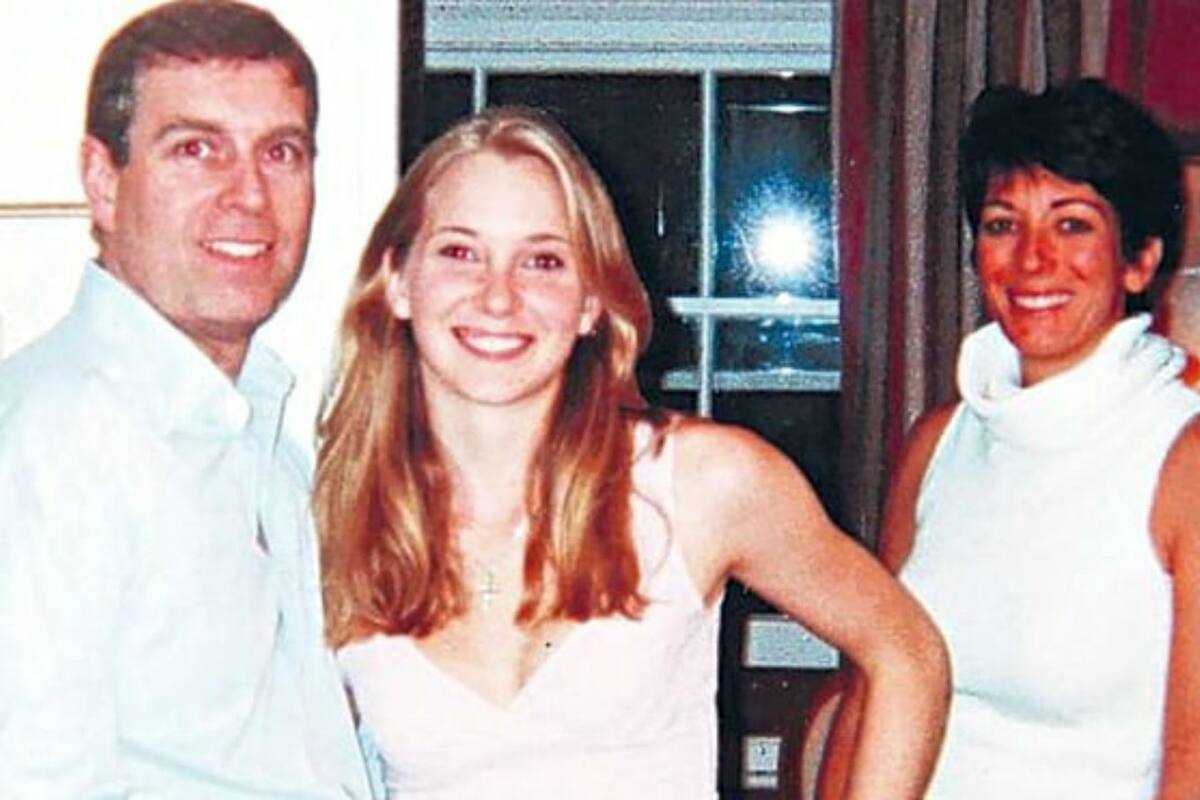El príncipe Andrés junto a Virginia Roberts Giuffre, una de las víctimas de la red de tráfico sexual de Jeffrey Epstein, y a Ghislaine Maxwell
