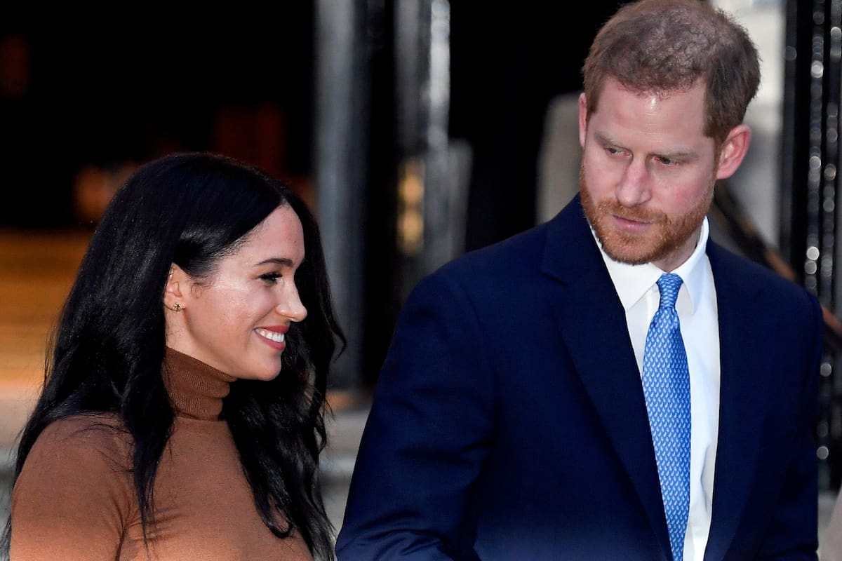 El príncipe británico Harry y su esposa Meghan, duquesa de Sussex, abandonan Canada House en Londres, Gran Bretaña, el 7 de enero de 2020.