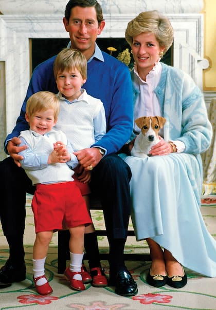 El príncipe Carlos, la princesa Diana y sus hijos William y Harry (Photo by Tim Graham Photo Library via Getty Images)