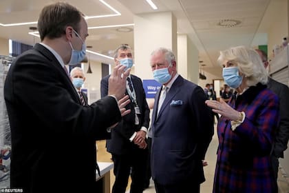 El príncipe Carlos y su esposa Camilla, continuaron desempeñando sus primeros deberes reales del año