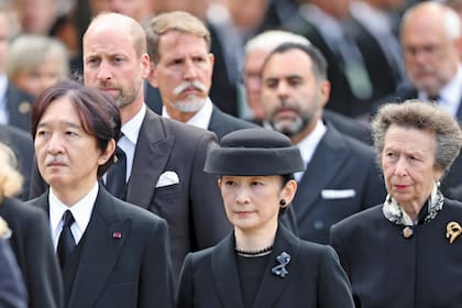El príncipe de Gales y su tía, la princesa real Ana, el príncipe heredero Akishino y la princesa Kiko de Japón
