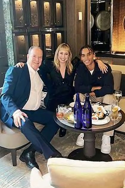 El príncipe en Nueva York con sus dos hijos mayores, Jazmín Grace y Alexandre, con los que mantiene una buena relación