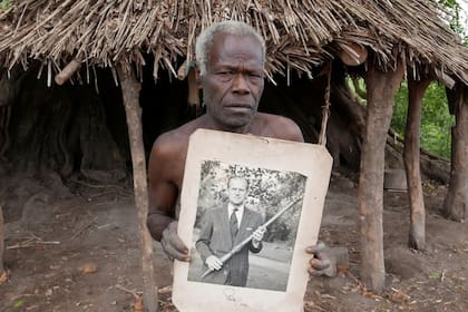 El príncipe Felipe le escribió a los pobladores de Tanna durante años y les envió fotografías suyas