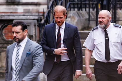 El príncipe Harry abandona los Tribunales Reales de Justicia tras participar en el juicio contra Associated Newspapers Ltd