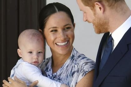 El príncipe Harry dijo que la forma en que Meghan es tratada por la prensa sensacionalista es "intimidante"